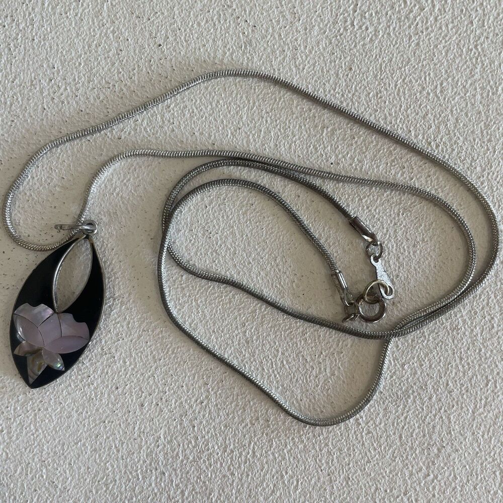 Alia necklace Mother Of Pearl? Abalone? Pendant on Silver Tone Snake Chain